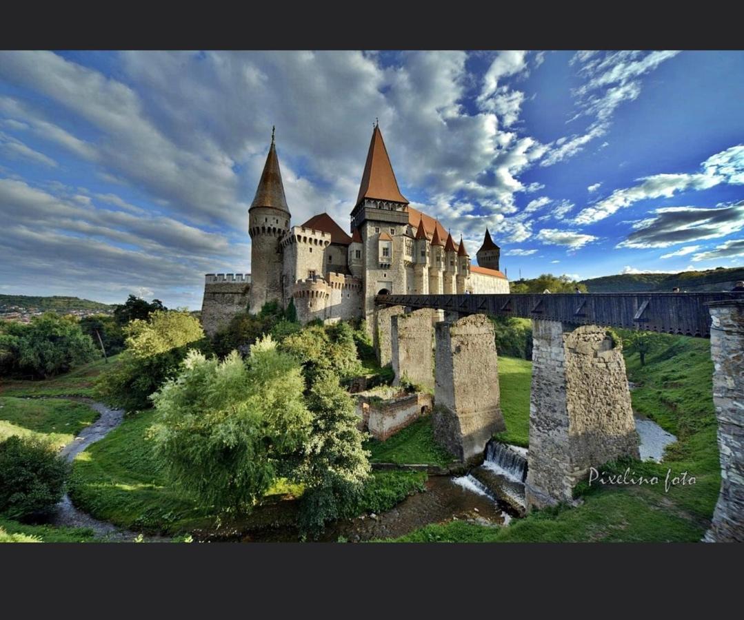 Caris Home Хунедоара Екстер'єр фото